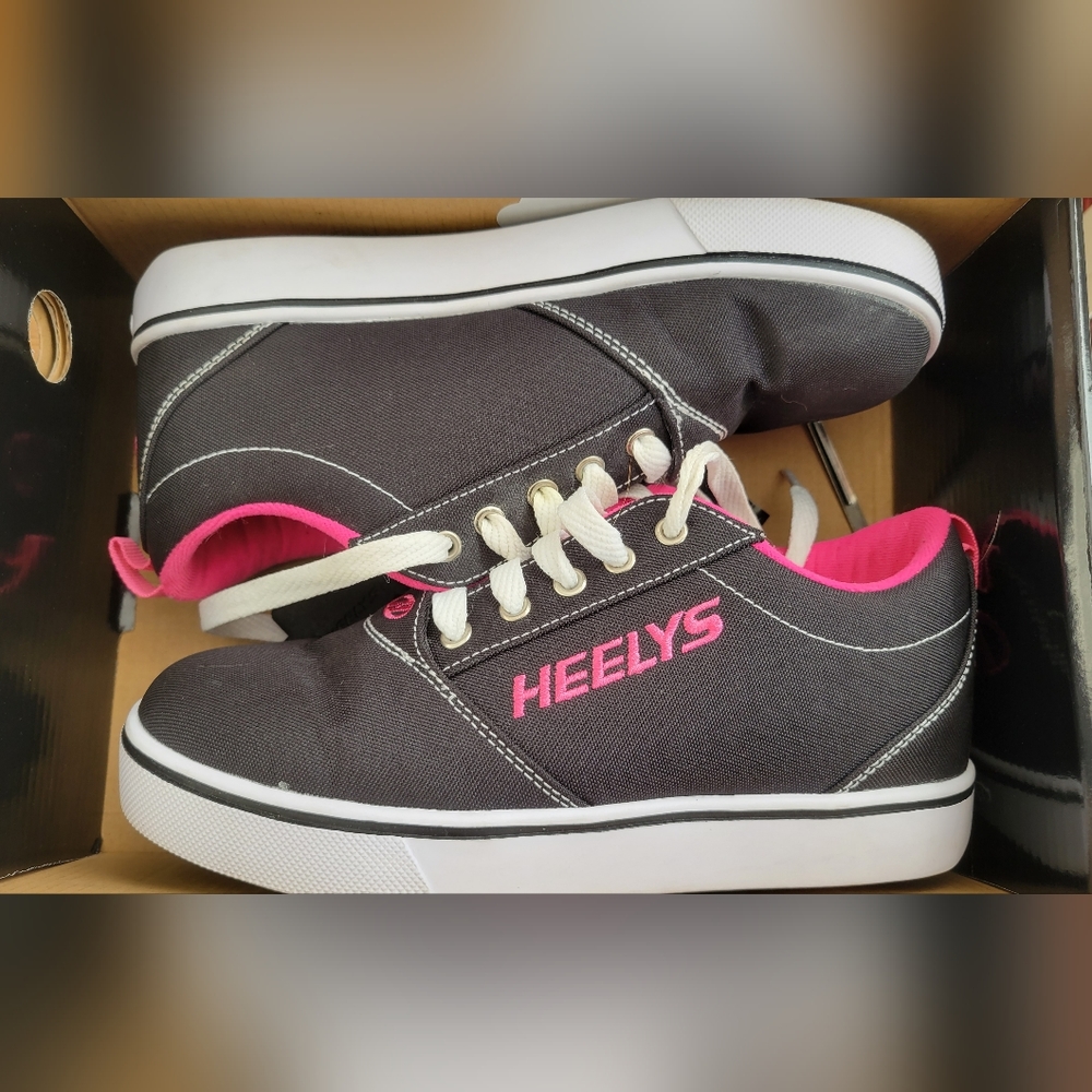 Girls Heelys - Picture 3 of 10
